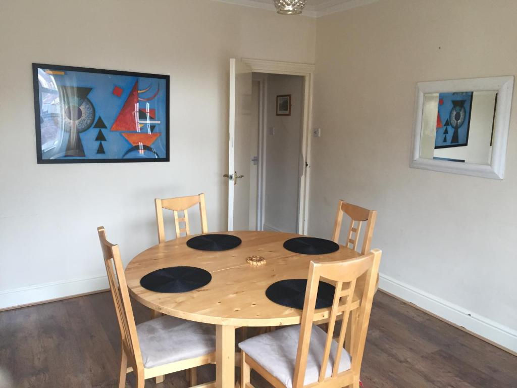 Silver Hill House room 3